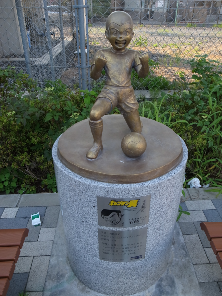 captain tsubasa statue